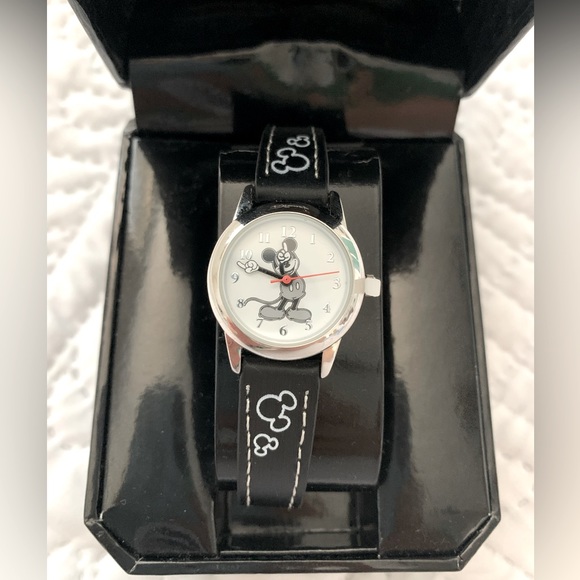 Brand new, never worn Mickey Mouse watch - Picture 2 of 3